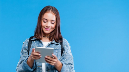 Niña con una tablet