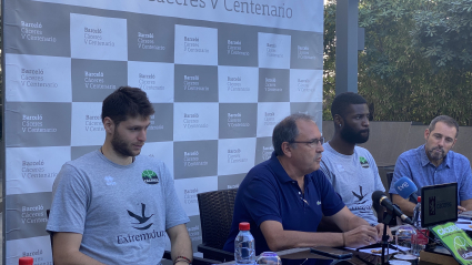 José Manuel Sánchez, presidente del Cáceres Basket, en rueda de prensa.