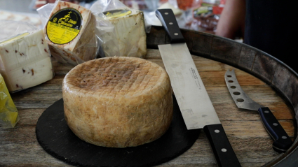 Queso preparado para su degustación