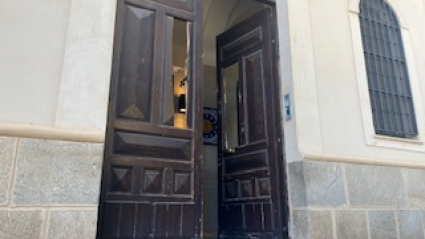Puerta del seminario dañada por actos vandálicos