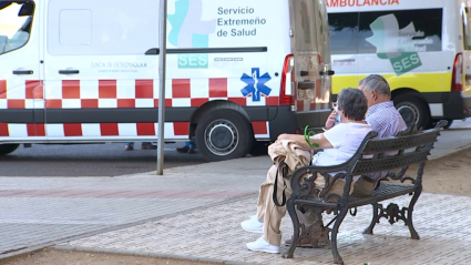 Pacientes esperando una ambulancia en Badajoz 