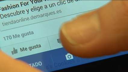 Un usuario consulta la página de Facebook