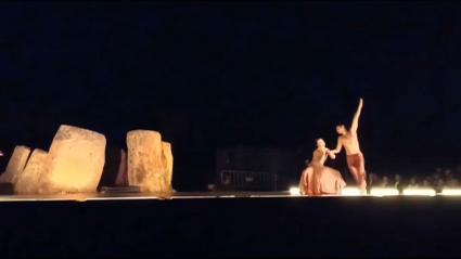 Nacho Duato bailando con las estrellas en el Dolmen de Magacela
