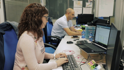Mujer trabajando en una cooperativa