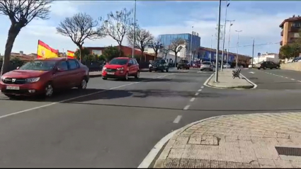 Caravana de coches en Plasencia contra la amnistía