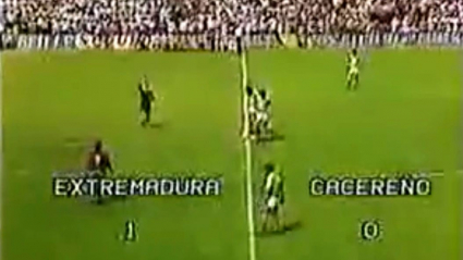 Una imagen del Extremadura-Cacereño televisado en 1990