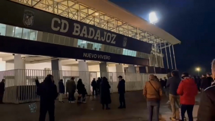 Aficionados del Badajoz a la salida del Nuevo Vivero tras el empate ante el Sanse.