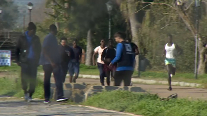 Migrantes practican deporte en el albergue de Mérida