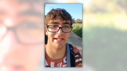 Edgar, a sus 19 años, ha decidido caminar España andando para cuidar y priorizar su salud mental