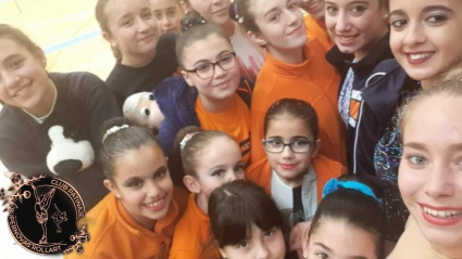 Jessica con sus alumnas