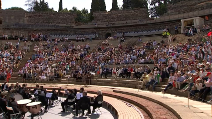 Unas dos mil personas participan en el Teatro Romano en la celebración del 25 Aniversario de la Universidad de Mayores