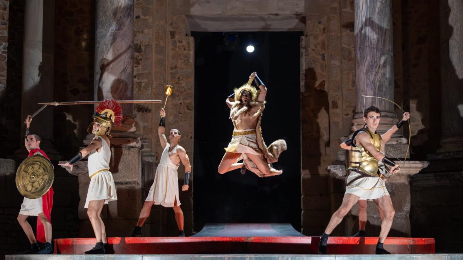 Coro de héroes en 'Alejandro y el eunuco persa'