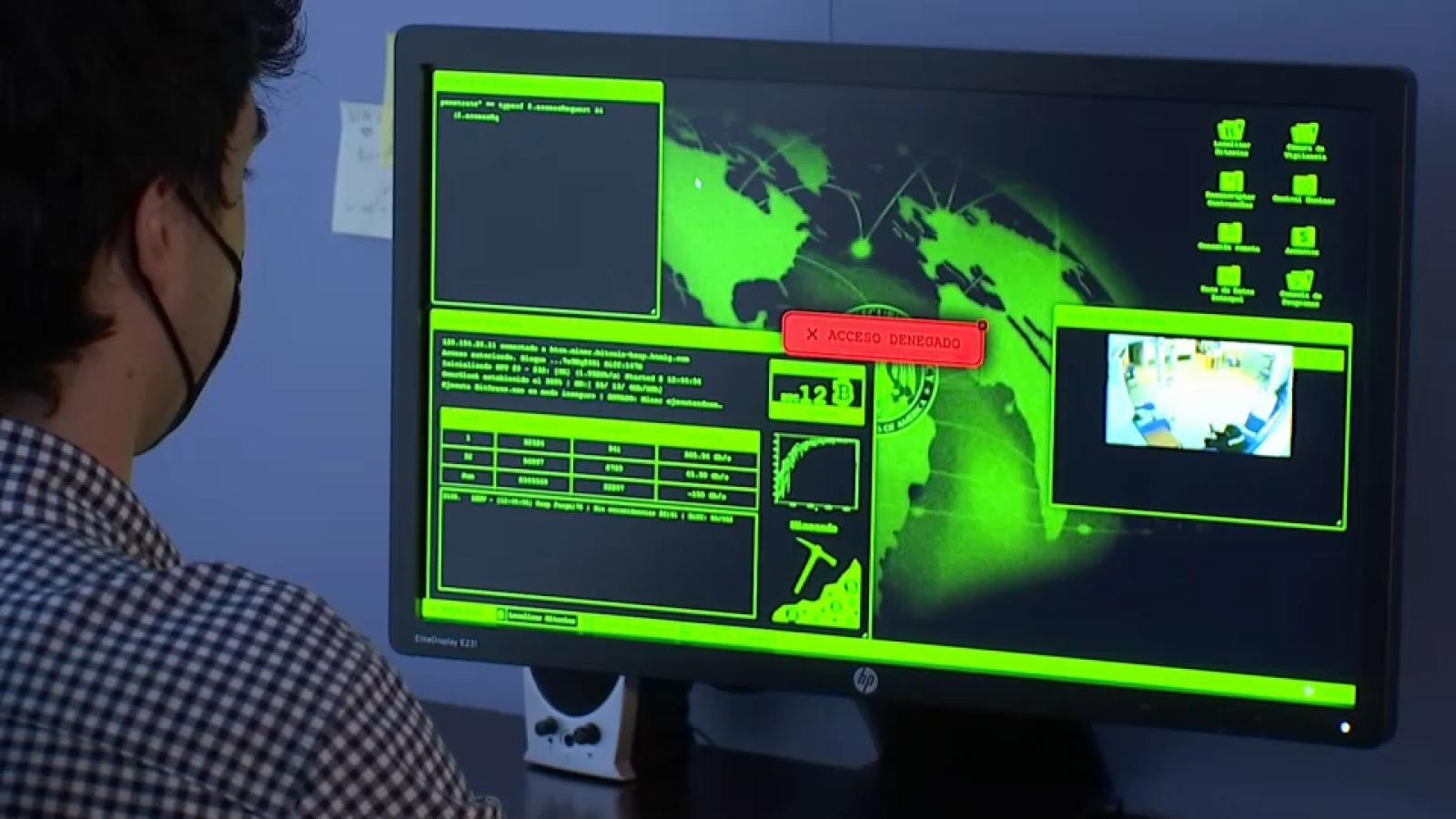Una persona frente a un ordenador en una imagen de archivo. 