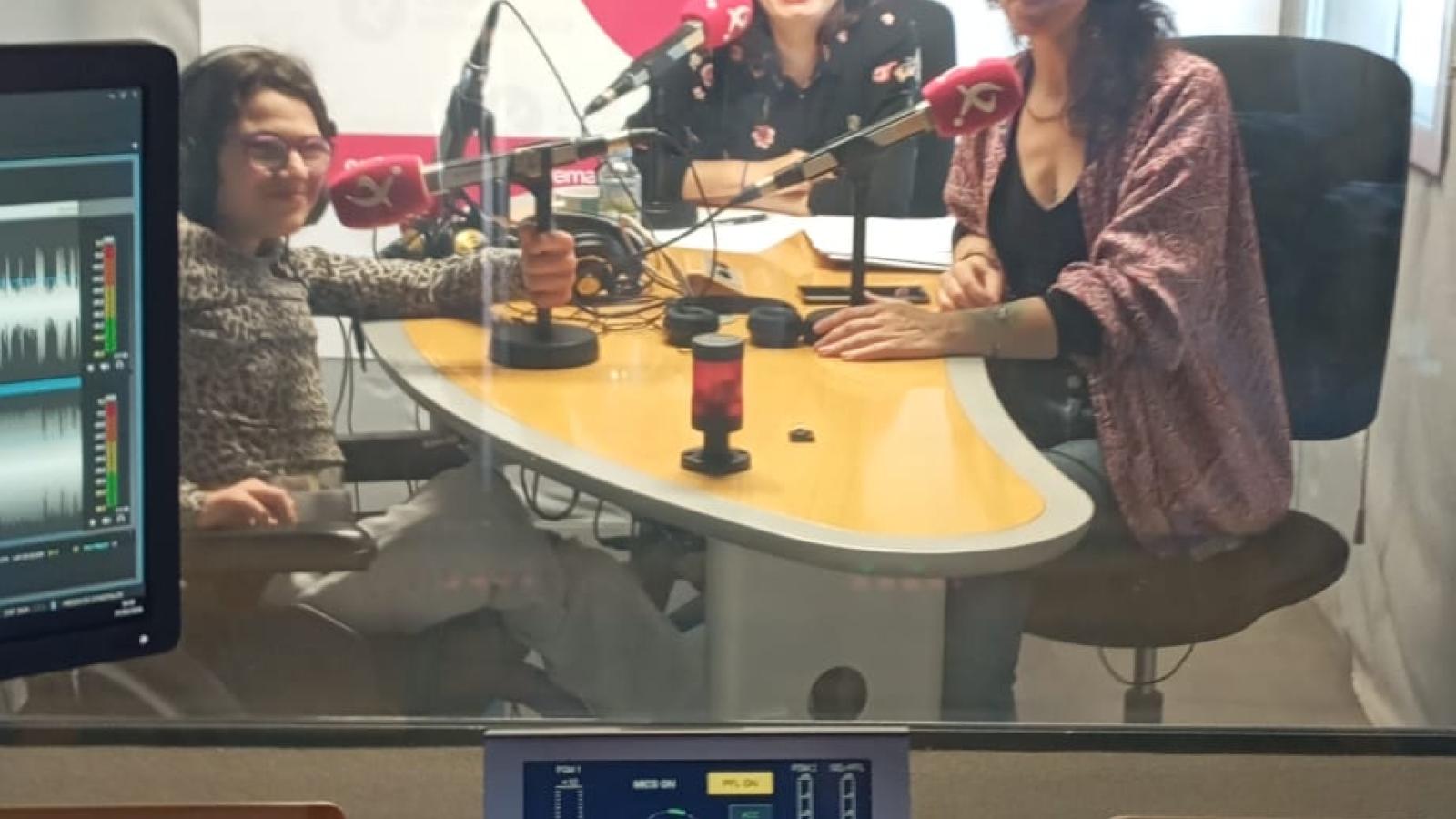 Africa Carretero, Almudena Contreras y Ana Gragera en estudios de Canal Extremadura