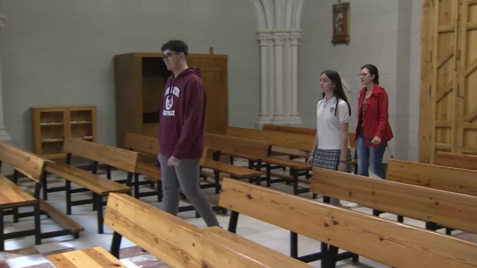 Jóvenes que van a ver al Papa León XIV