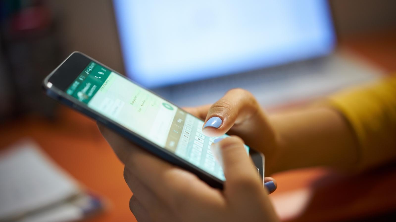 Canal de WhatsApp de la Junta para informar a empresas y autónomos