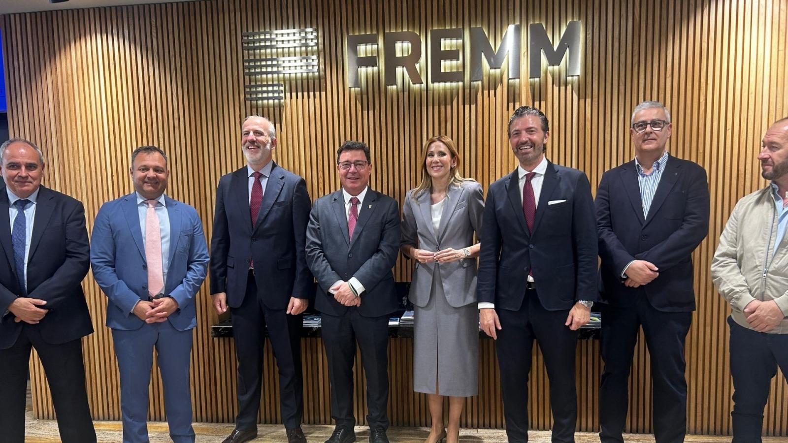 El consejero de Economía, Empleo y Transformación Digital, Guillermo Santamaría, visitando la región de Murcia