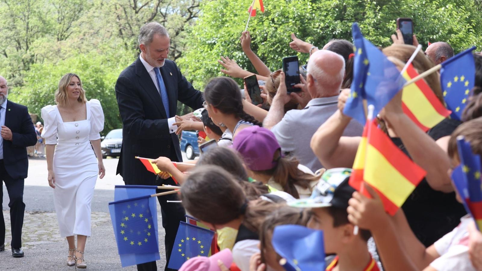 El Rey Felipe VI, a su llegada a la entrega el XIX Premio Europeo Carlos V al Comité Europeo de las Regiones