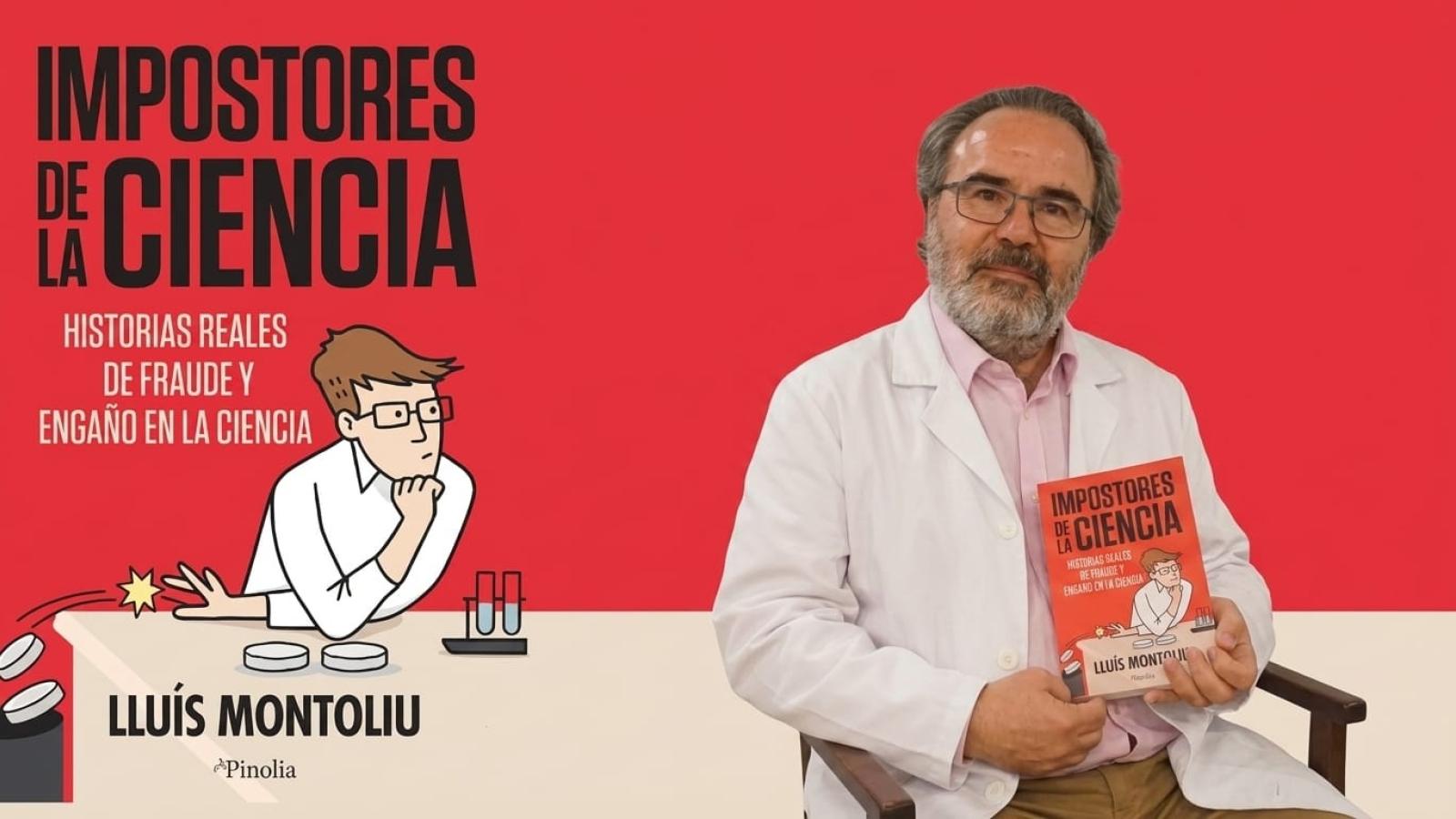 El autor con el libro y la portada de fondo