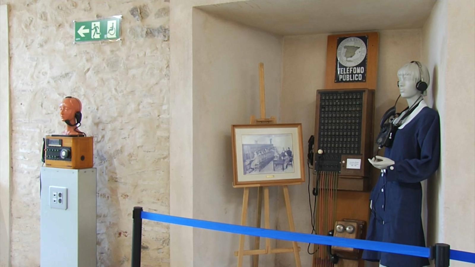 Fregenal de la Sierra ha inaugurado una exposición con motivo de los 150 años de la telefonía