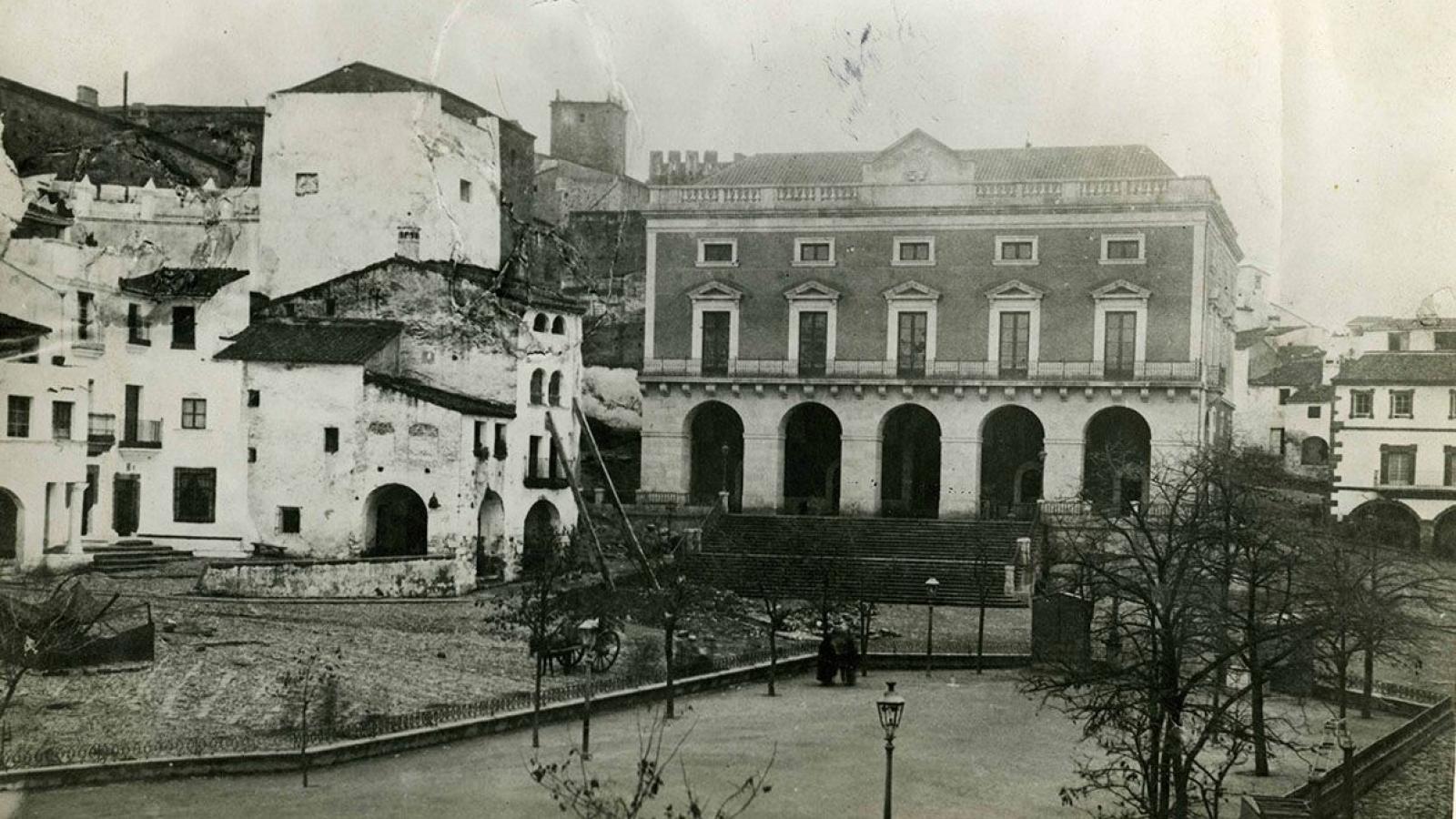 Plaza Mayor de Cáceres en el año 1869
