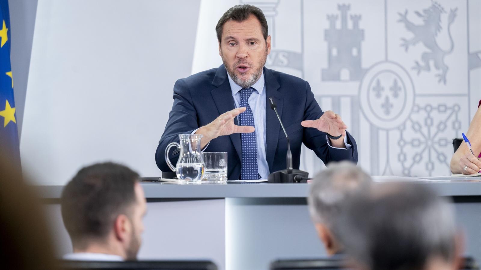 El ministro de Transportes y Movilidad Sostenible, Óscar Puente, durante la rueda de prensa posterior al Consejo de Ministros, en el Palacio de la Moncloa, a 9 de junio de 2026