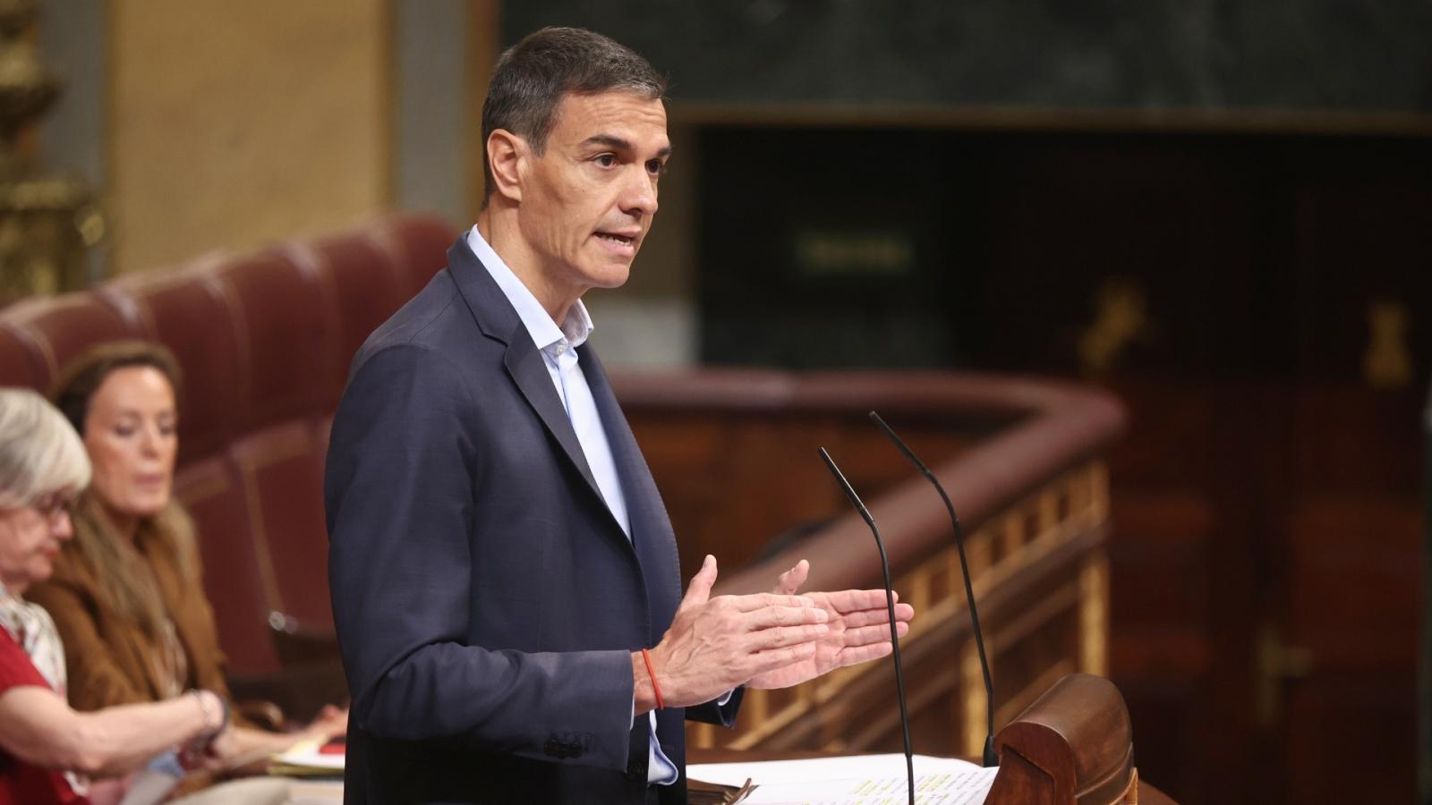 El presidente del Gobierno, Pedro Sánchez, interviene durante una sesión plenaria en el Congreso de los Diputados