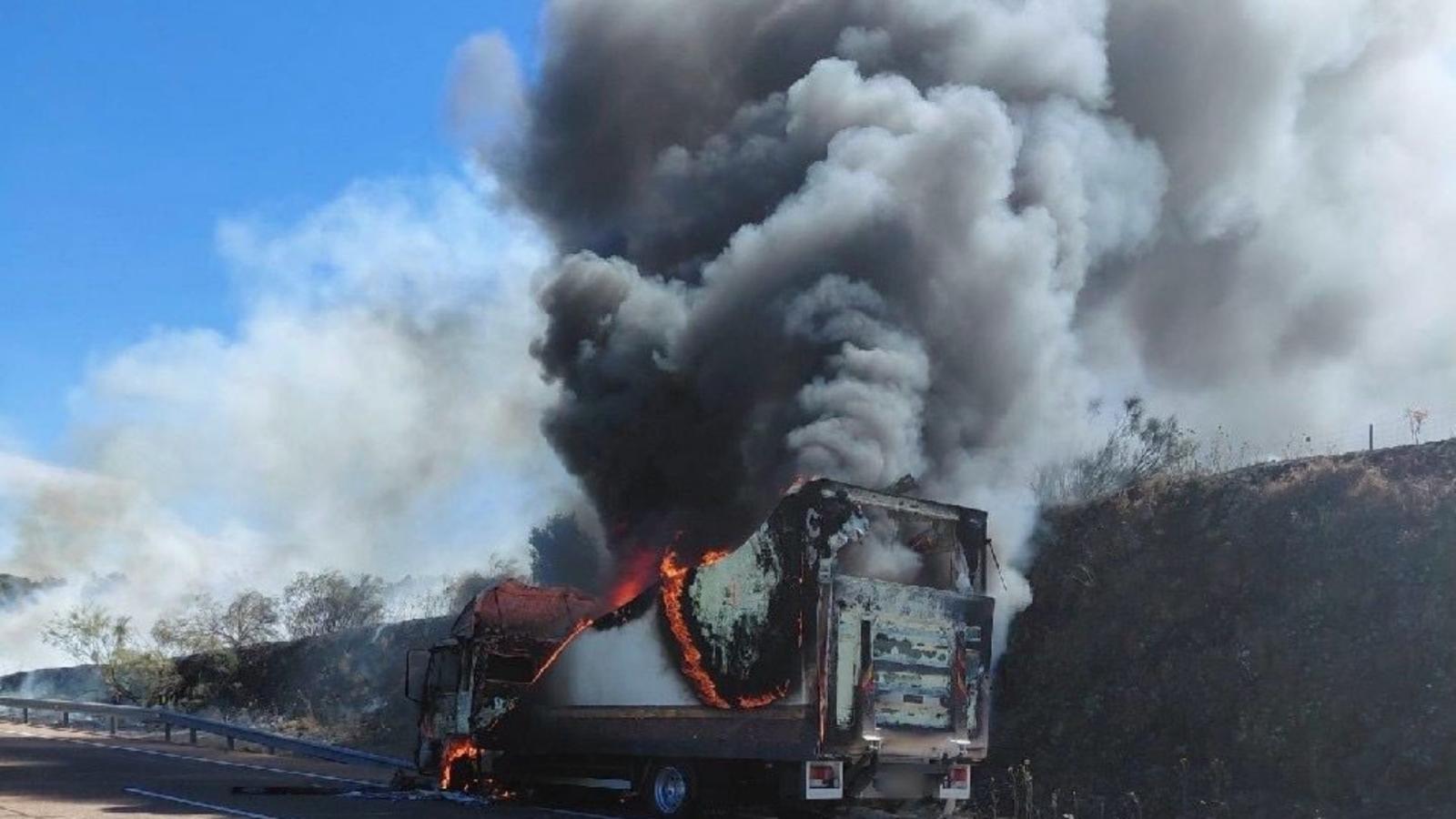 Camión ardiendo