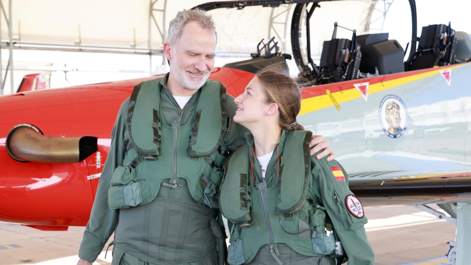 Vuelo de Instrucción de la princesa Leonor junto a su padre, Felipe VI, en la Academia General del Aire y del Espacio,