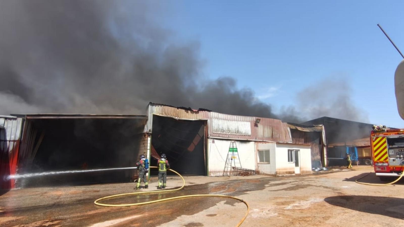 Incendio nave en Solana de los Barros