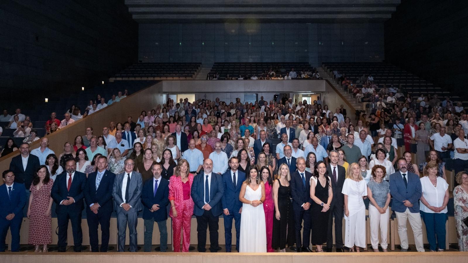La Junta de Extremadura rinde homenaje a 594 profesionales jubilados 