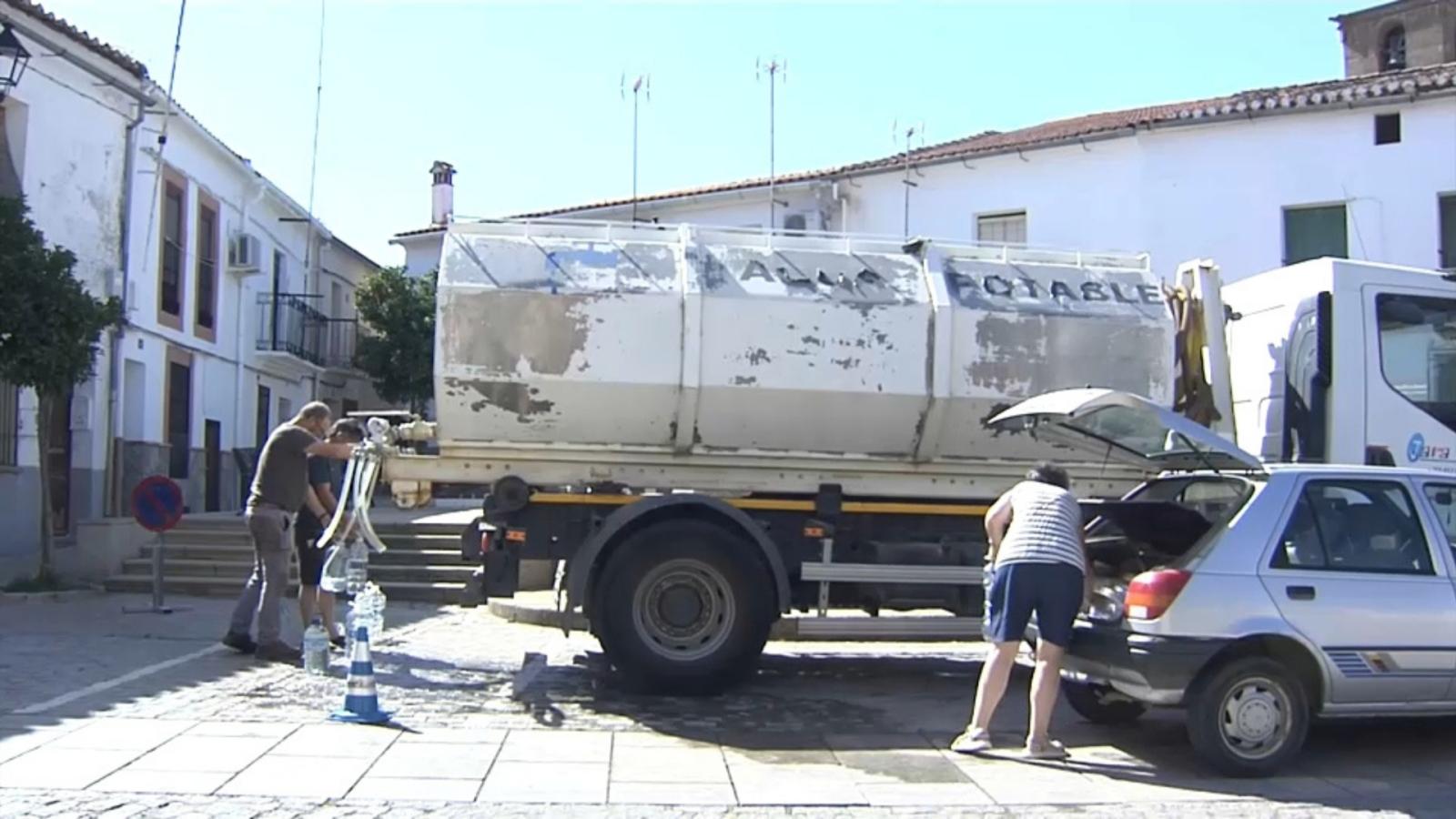 Camiones cisterna en Malpartida de Plasencia
