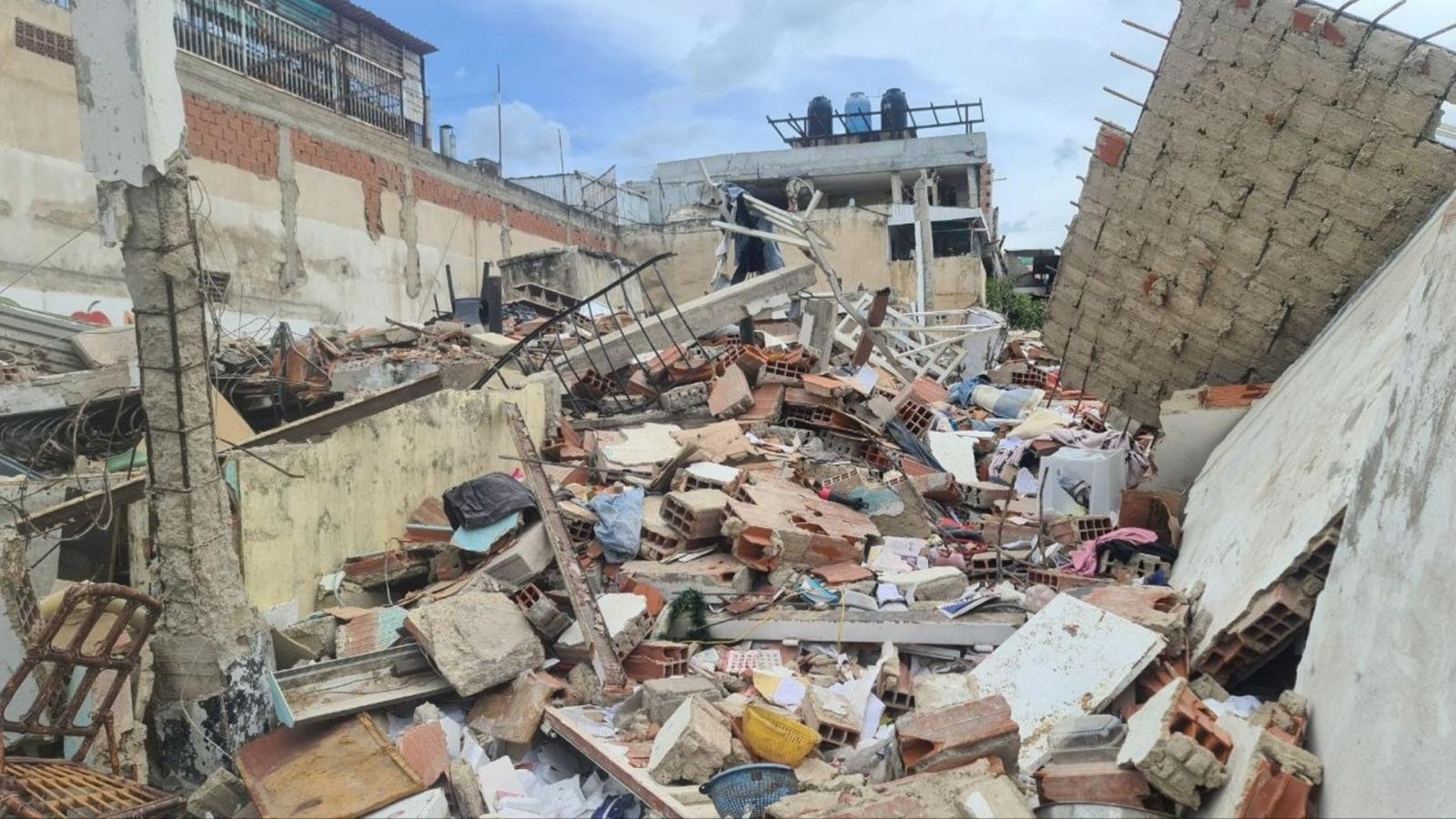 Un edificio se derrumba tras los terremotos en Venezuela