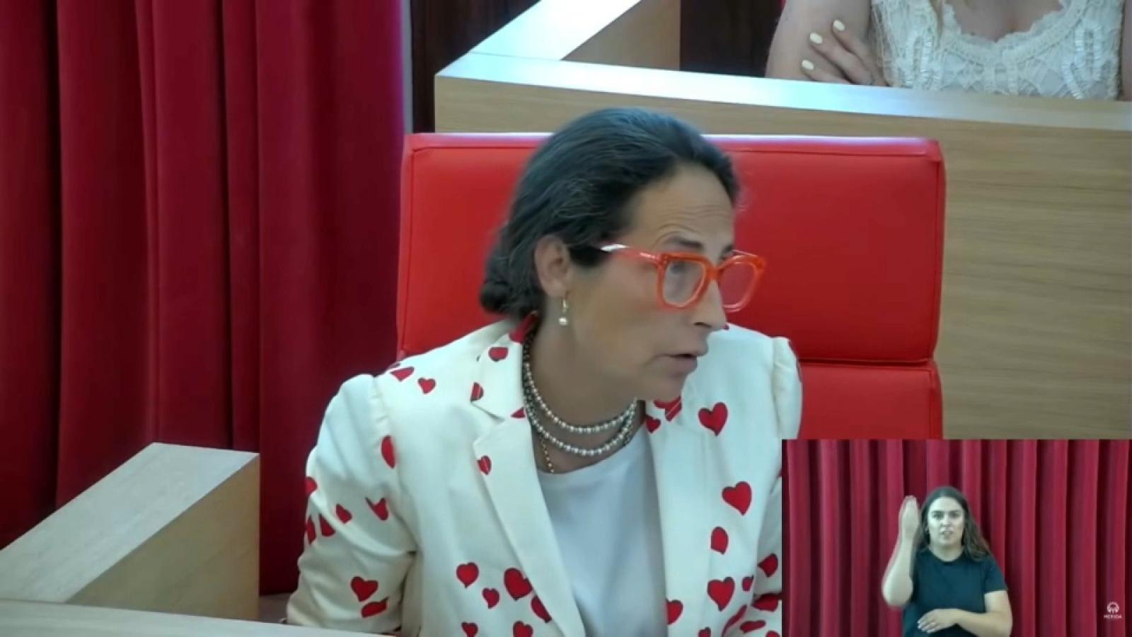 El alcalde de Mérida expulsa a la portavoz de VOX