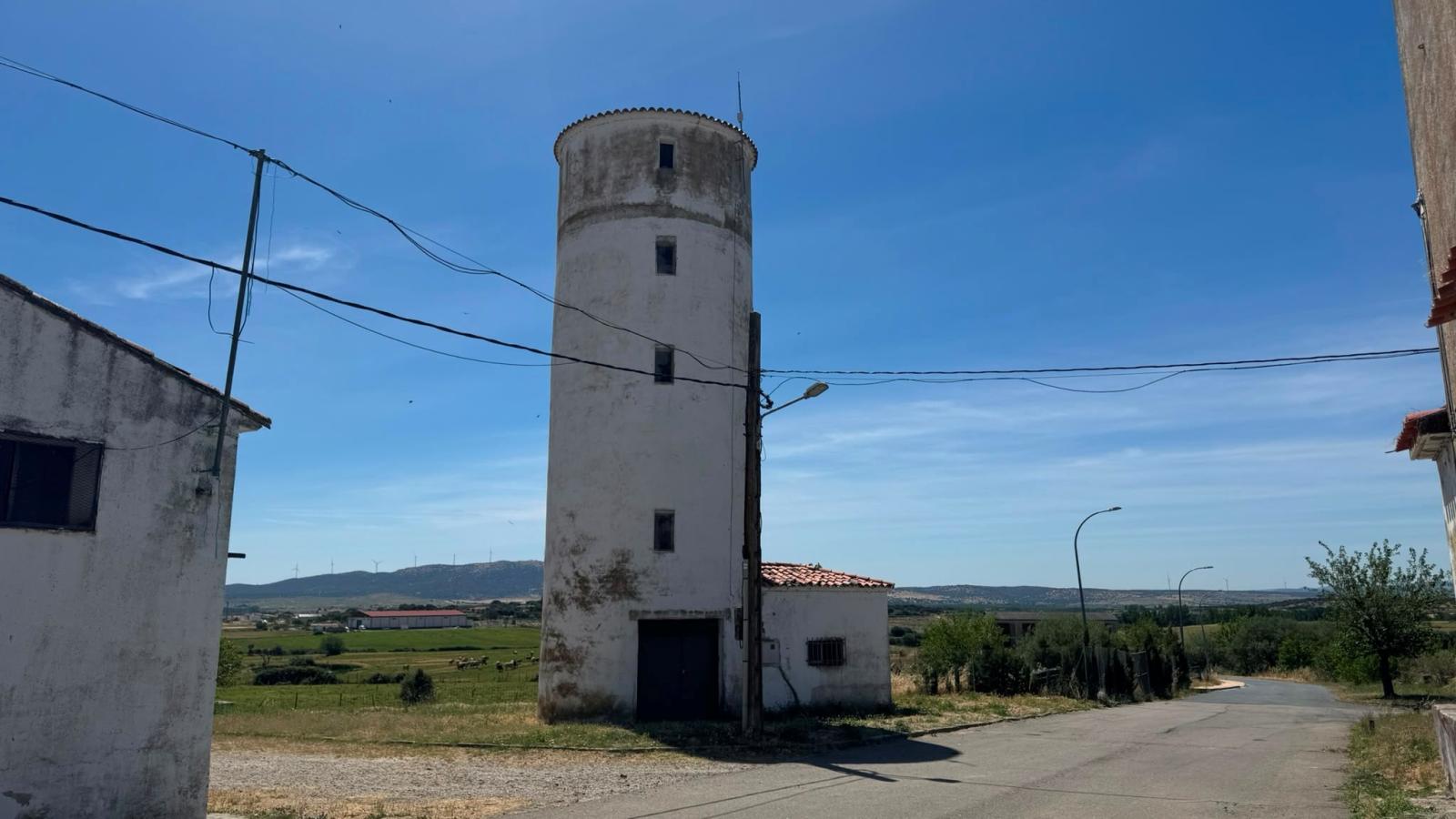 Valderrosas. Depósito agua