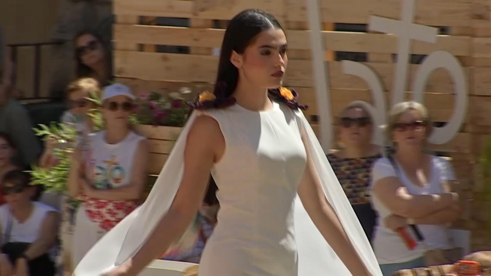 Desfile de moda en JATO