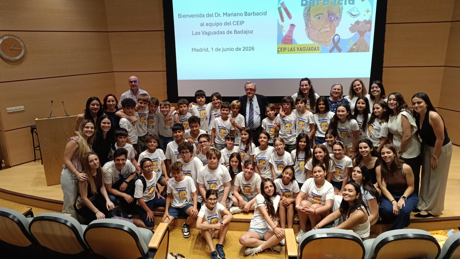 Acompañados por profesorado del centro y por alumnas del Grado de Enfermería de la Universidad de Extremadura, colaboradoras en la iniciativa, los escolares han vivido una experiencia poco habitual en uno de los centros científicos más importantes del país