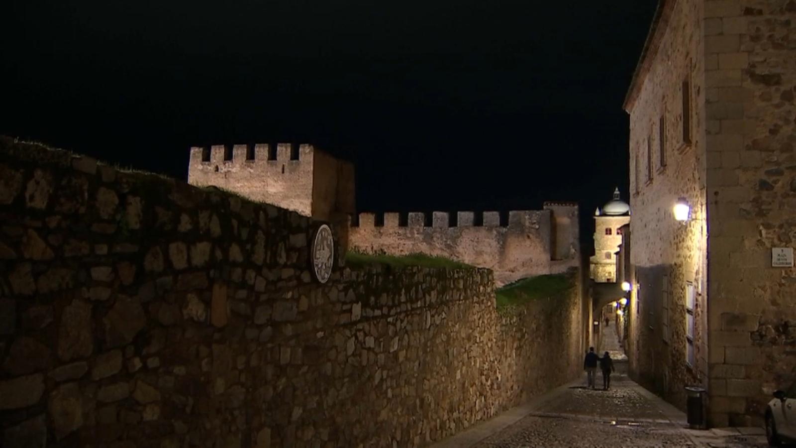 Visitas nocturnas y música llenarán en septiembre las 'Noches del Patrimonio' de Mérida y Cáceres