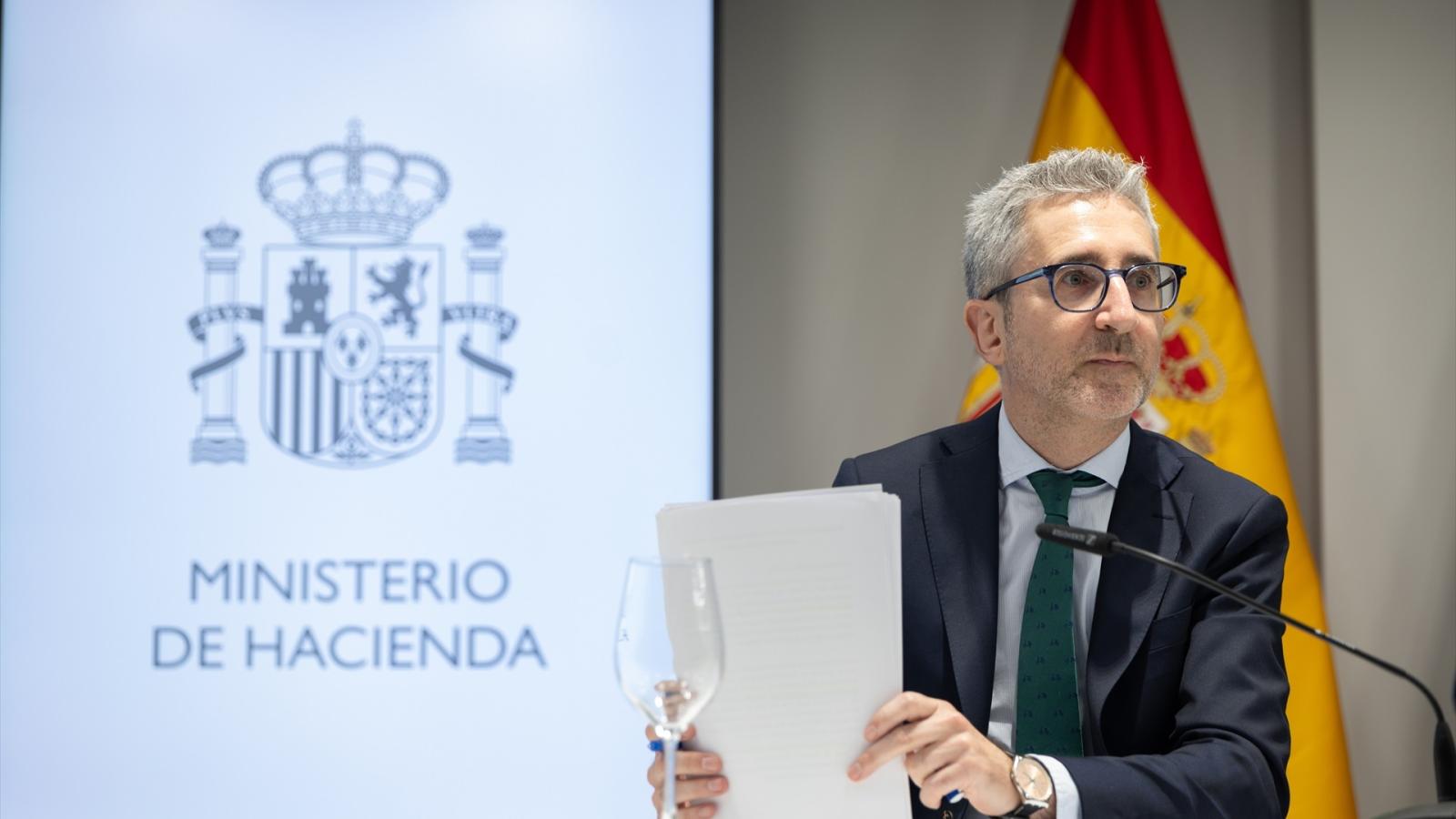 El ministro de Hacienda, Arcadi España, ofrece una rueda de prensa tras una reunión del Consejo de Política Fiscal y Financiera 