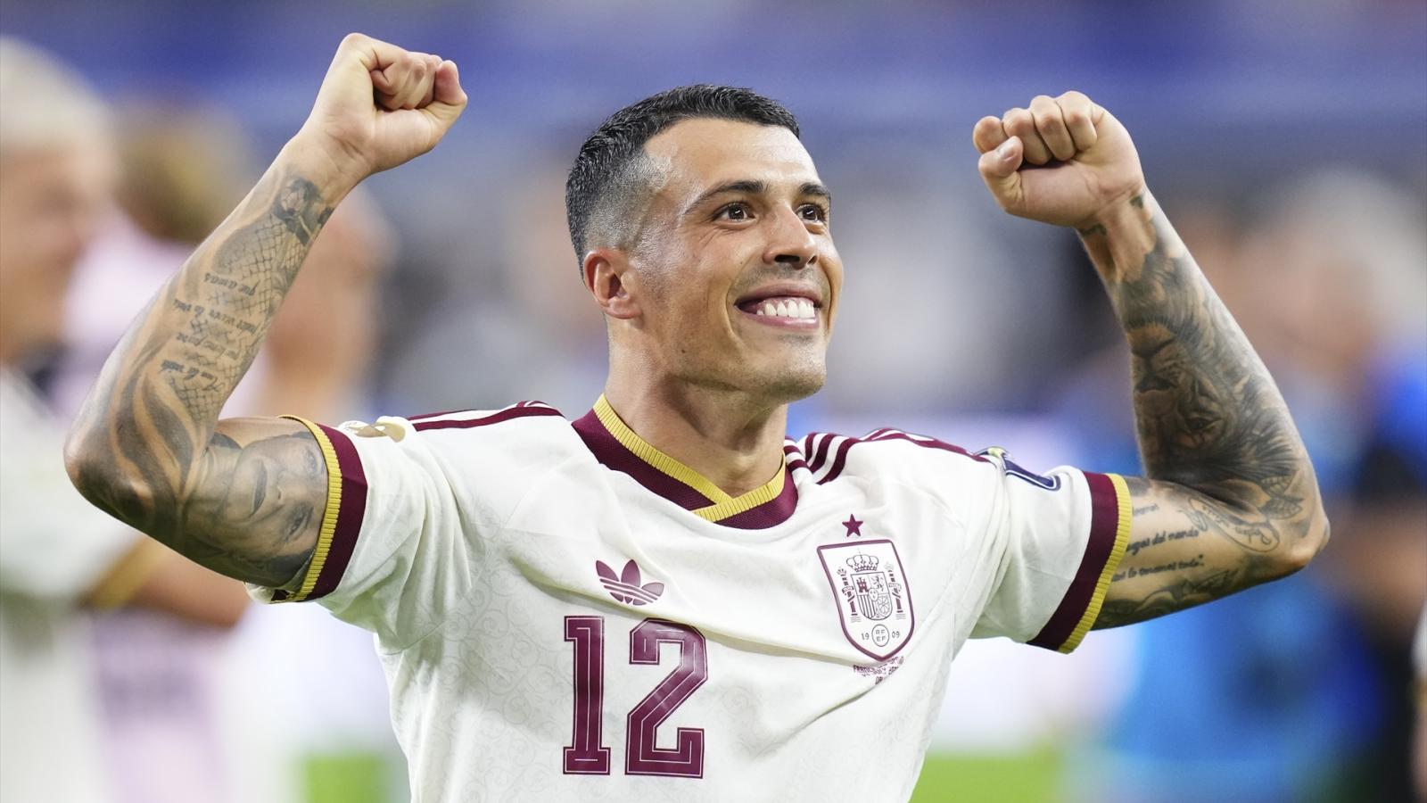 Pedro Porro celebra la victoria de la Selección Española Masculina de Fútbol