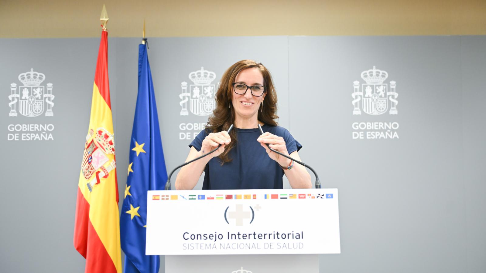 La ministra de Sanidad, Mónica García, durante una rueda de prensa