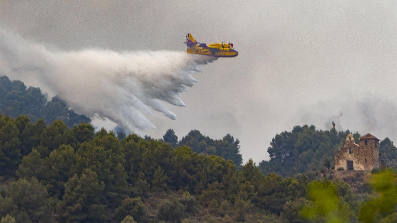 Mejora la situación de los grandes incendios en España y se levantan restricciones para miles de personas