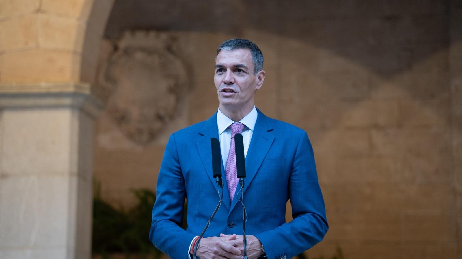 Sánchez anuncia la instalación de boyas en el espigón de Ceuta y espera la devolución "cuanto antes" de migrantes