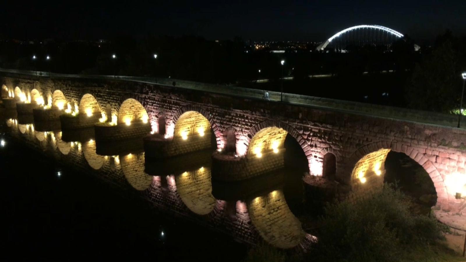 Las 'Noches del Patrimonio' inundarán de actividades en septiembre Cáceres y Mérida