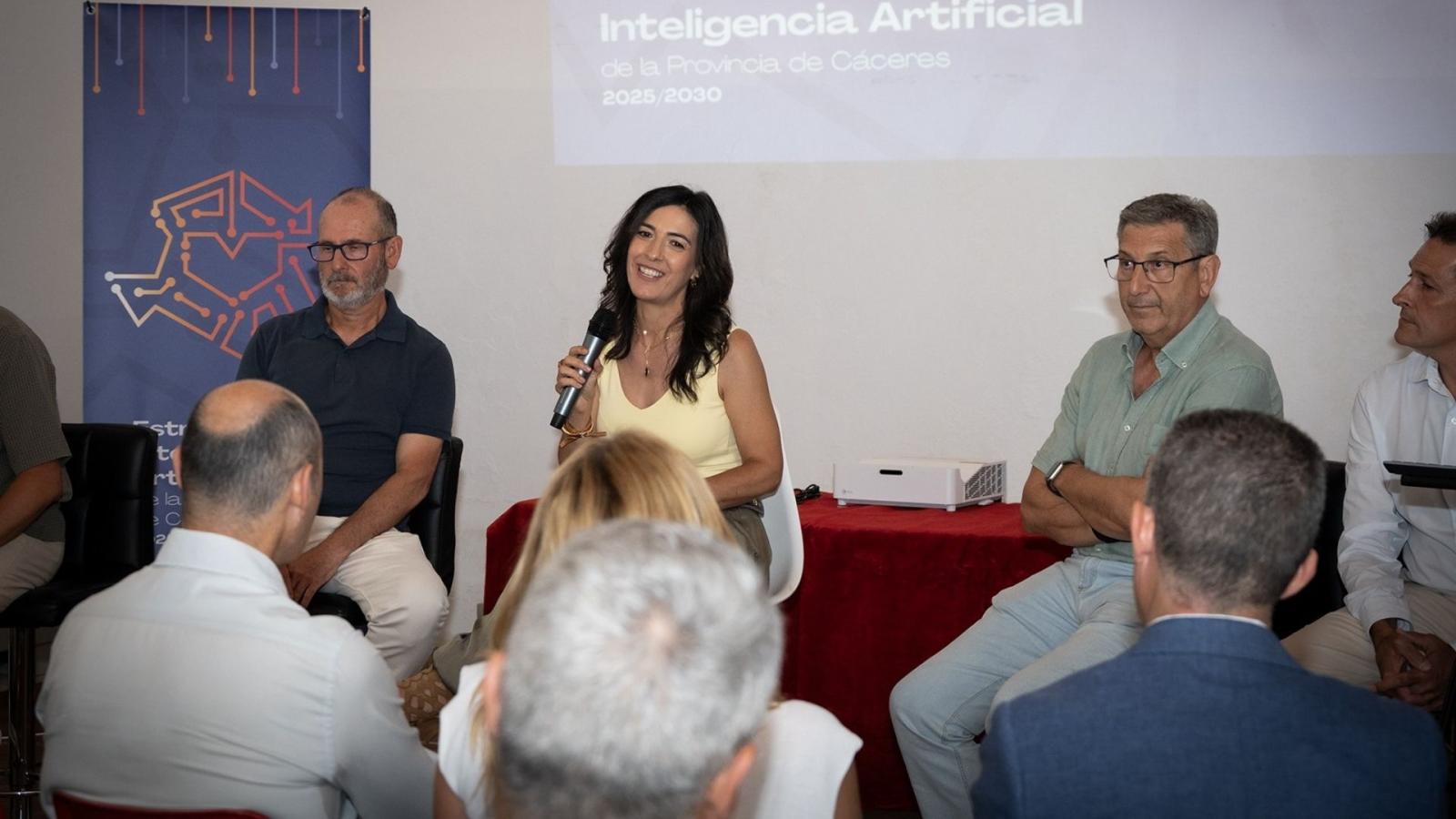 La vicepresidenta primera de la Diputación de Cáceres, Esther Gutiérrez
