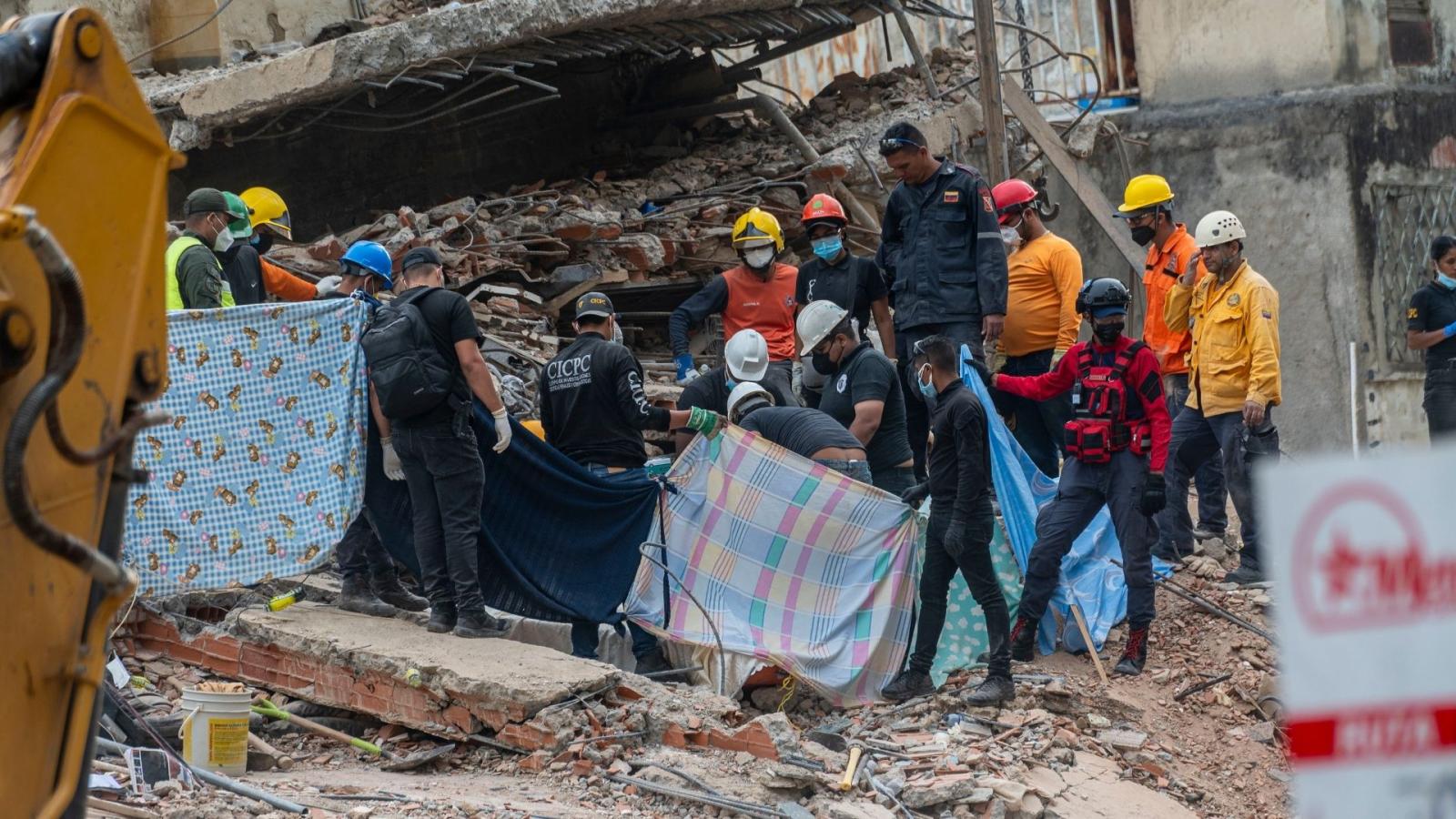 Labores de rescate en Venezuela