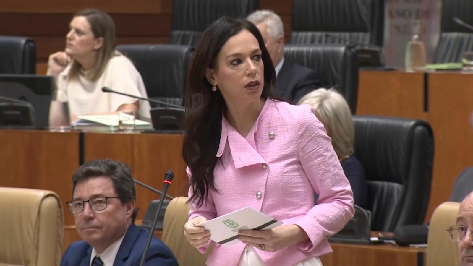 Sara García Espada en la Asamblea de Extremadura