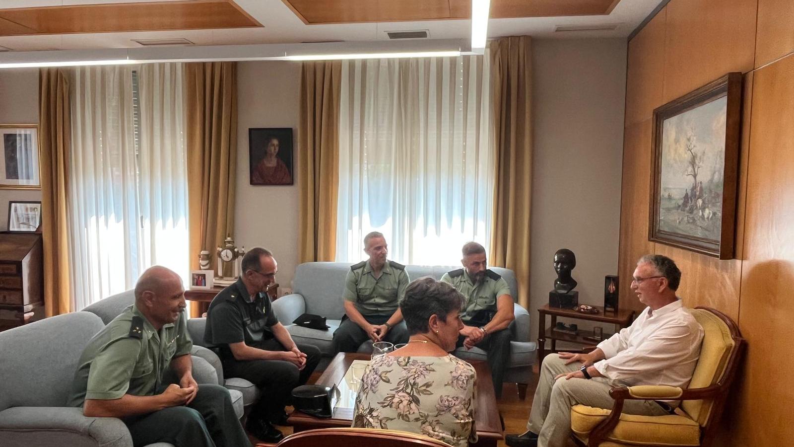 Reconocimiento a dos guardias civiles por salvar a un menor en el Ruecas