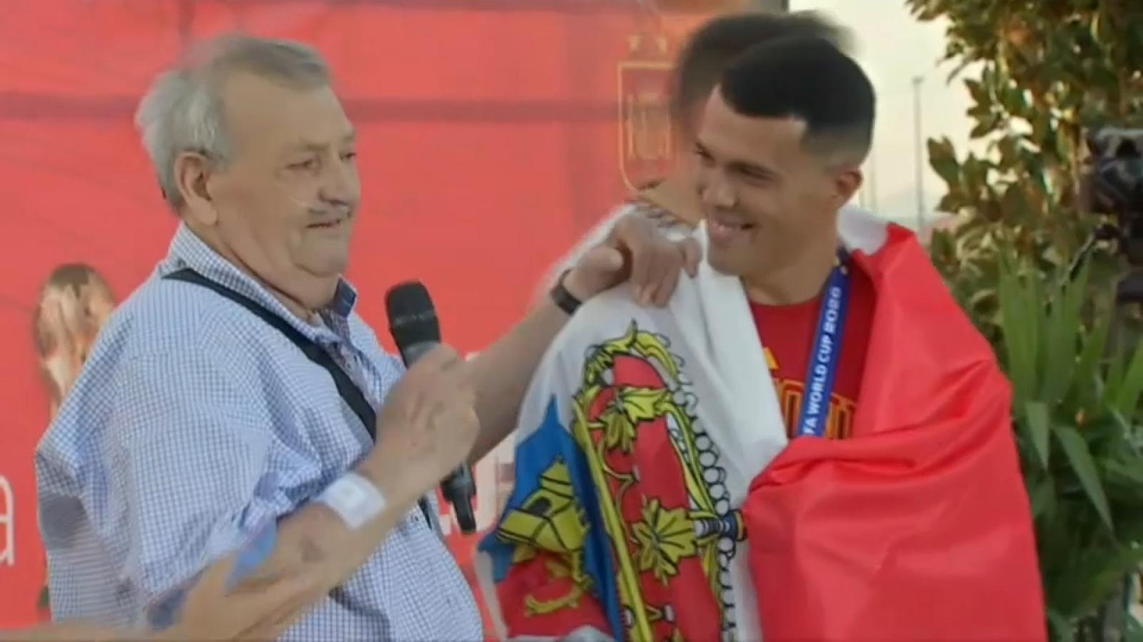 Pedro Porro junto a su abuelo
