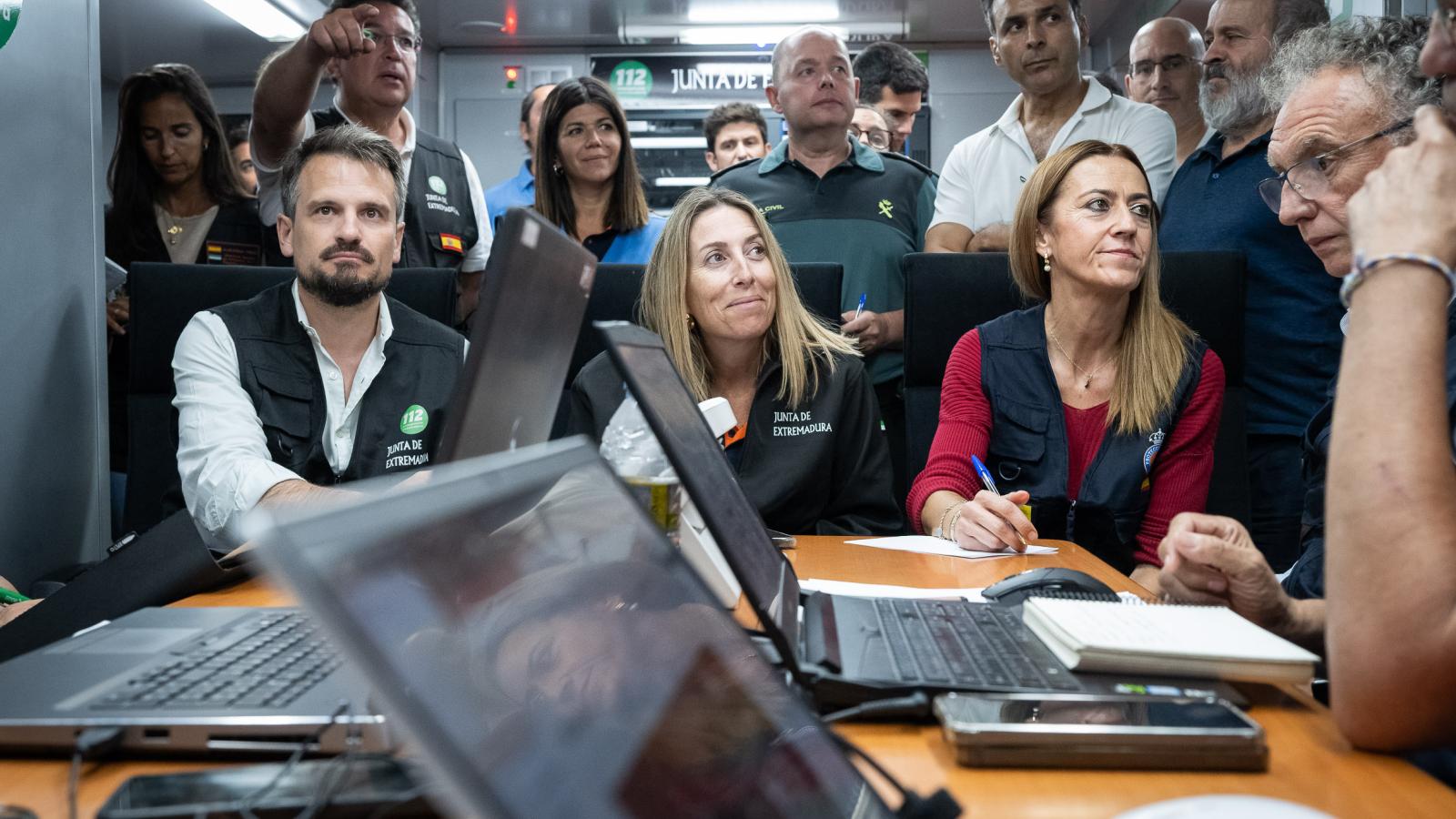 El Cecopi mantiene la situación operativa 2 del Infocaex y el nivel 2 del Infoex, aunque levanta el confinamiento de Avellanar, Castillo y Nuñomoral. Un total de 163 efectivos continúan trabajando sobre el terreno.